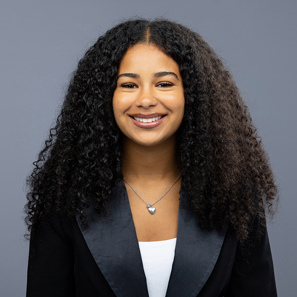 Headshot photo of Alecia Monteiro '28