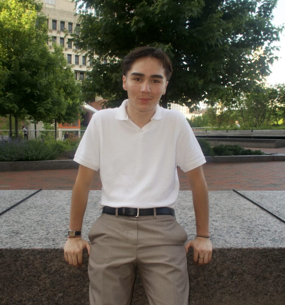 Headshot photo of Anderson Rosal '28