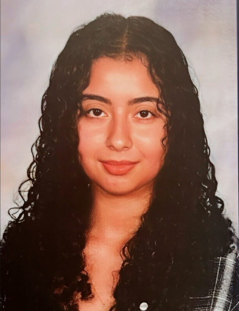 Headshot photo of Juliana Gomes