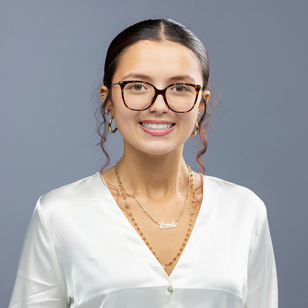 Headshot photo of Pamela Alzate '28